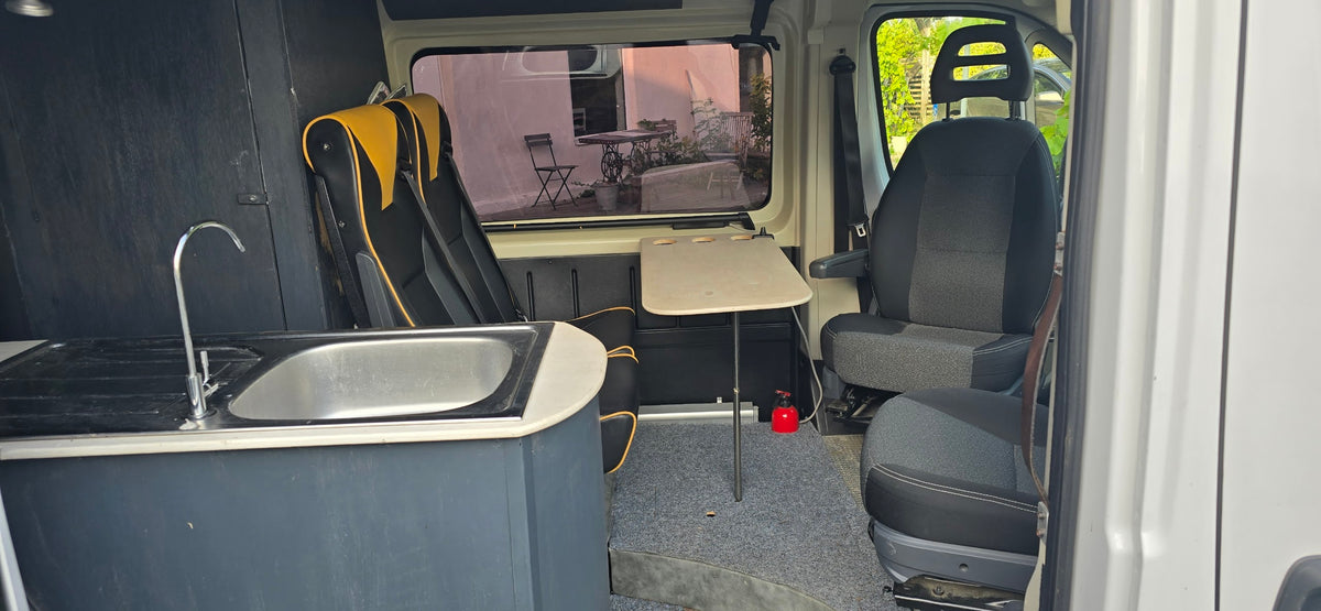 Campervan plåtis Fiat Ducato byggd husbil. 2017