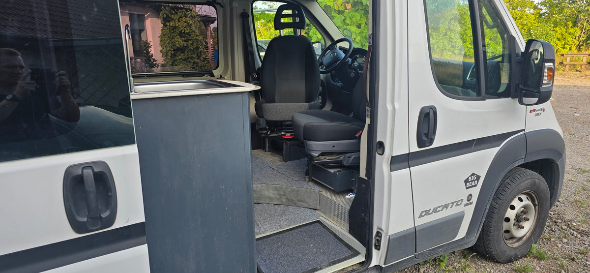 Campervan plåtis Fiat Ducato byggd husbil. 2017