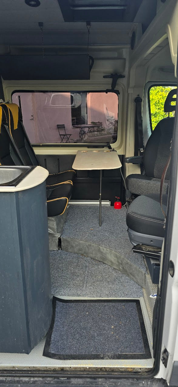 Campervan plåtis Fiat Ducato byggd husbil. 2017