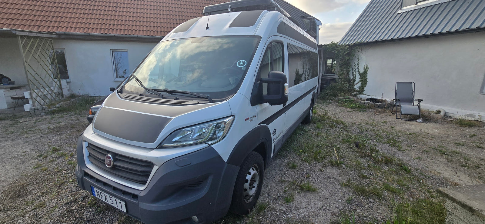 Campervan plåtis Fiat Ducato byggd husbil. 2017