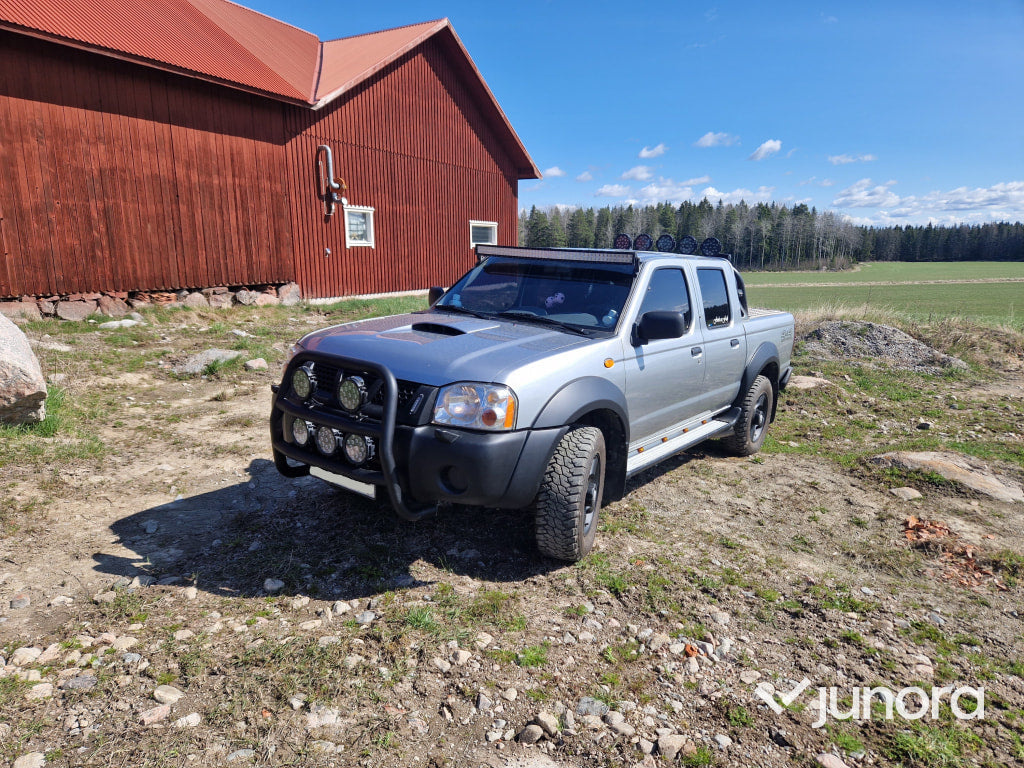 Nissan Double Cab Navara A-traktor