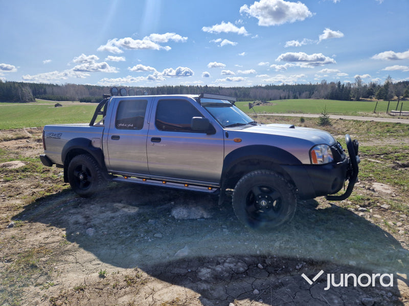 Nissan Double Cab Navara A-traktor