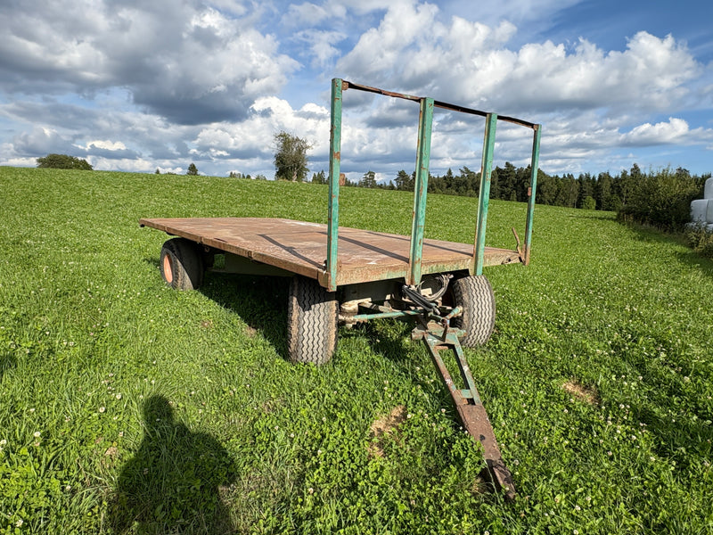 Balvagn med sidotipp