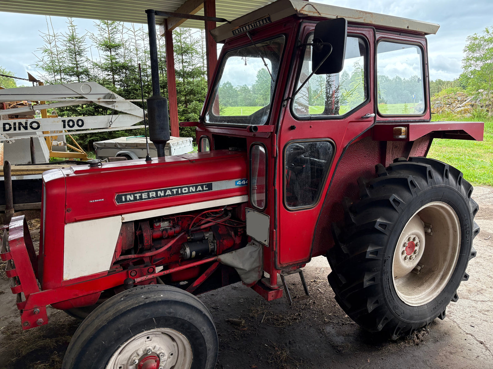 Traktor International 444
