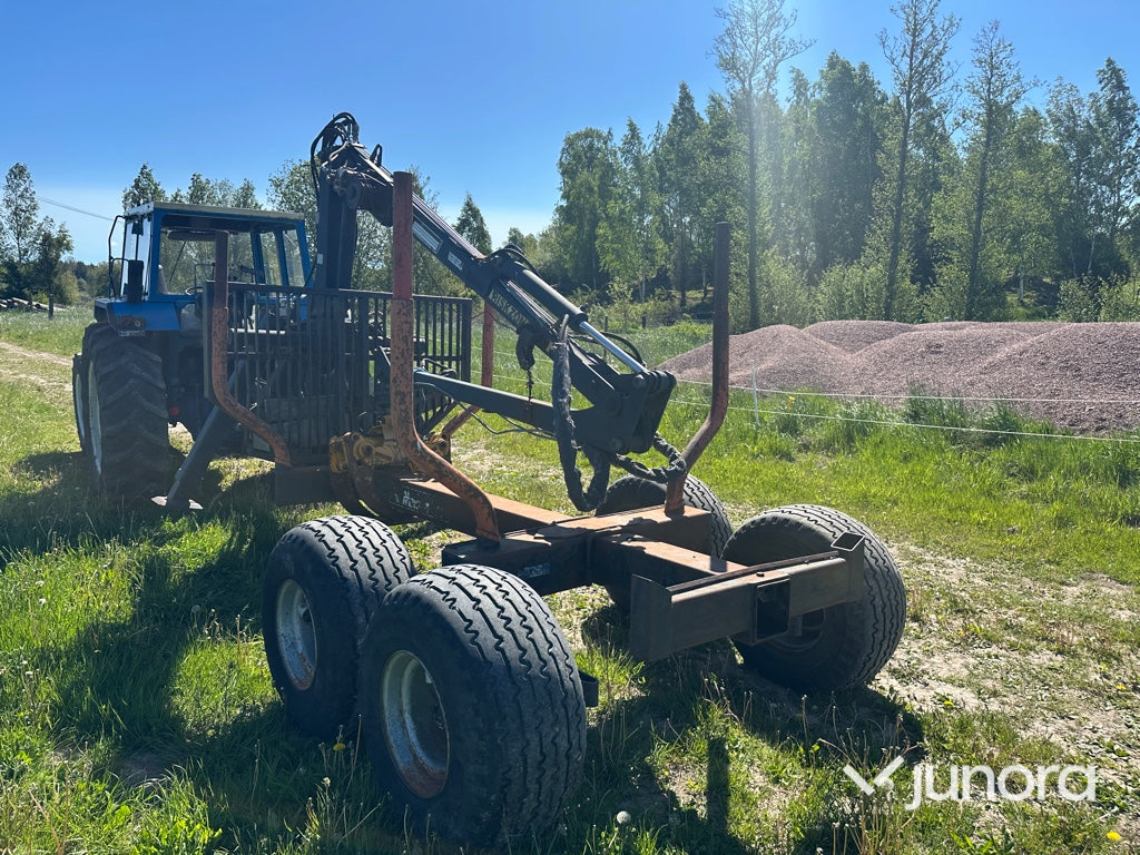 Skogsvagn med kran -  Nokka, HK 2551 400/15,5