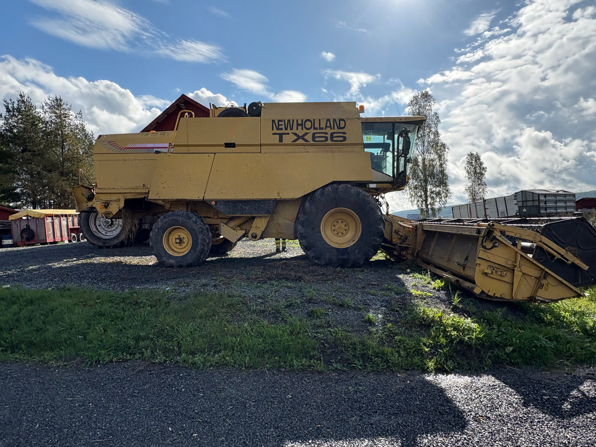 Skördetröska - New Holland TX66 Plus