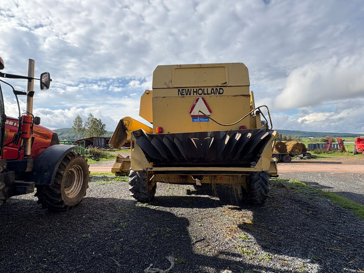 Skördetröska - New Holland TX66 Plus
