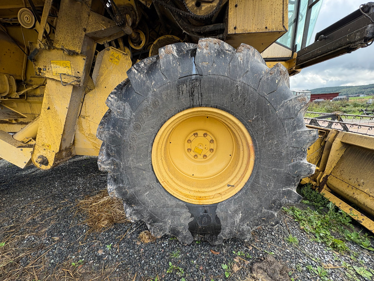 Skördetröska - New Holland TX66 Plus