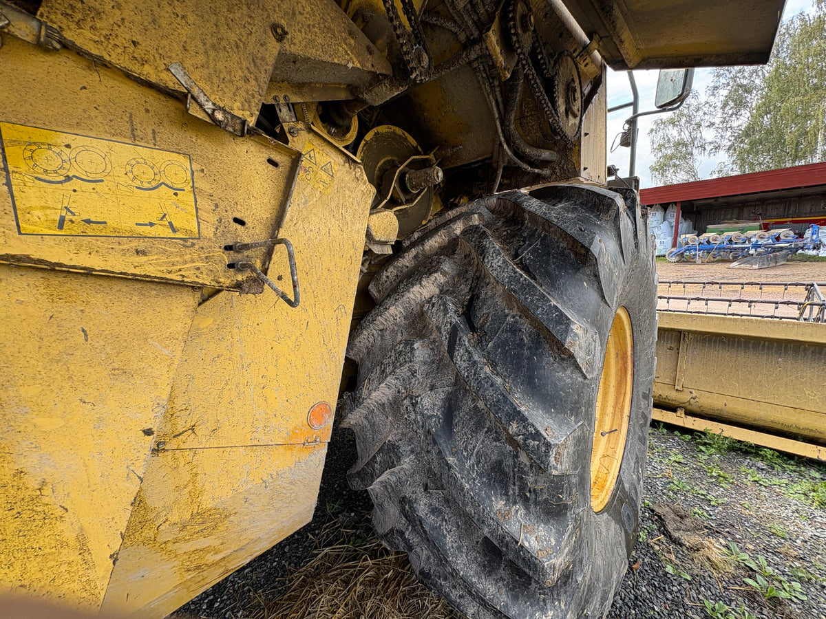 Skördetröska - New Holland TX66 Plus