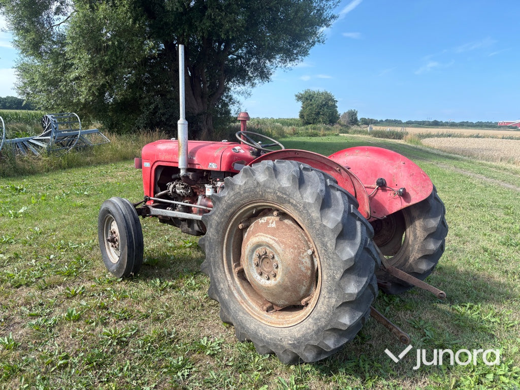 Traktor - Massey Ferguson, 35