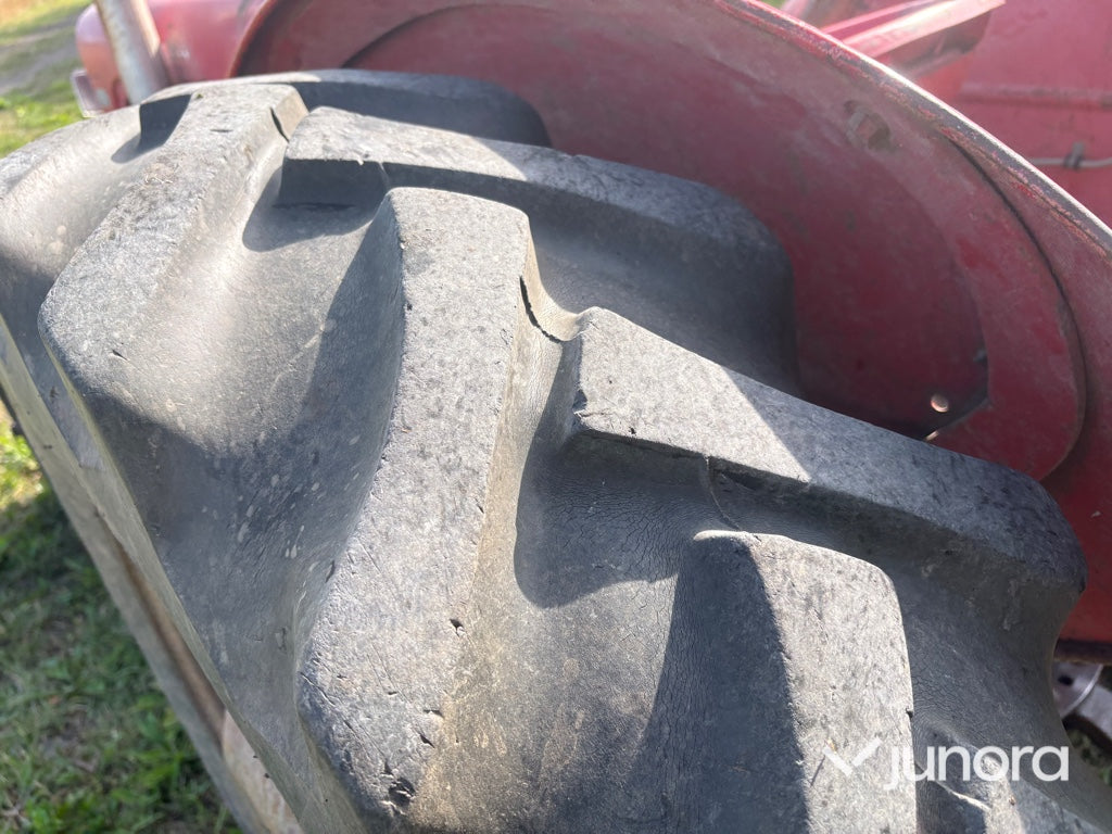 Traktor - Massey Ferguson, 35