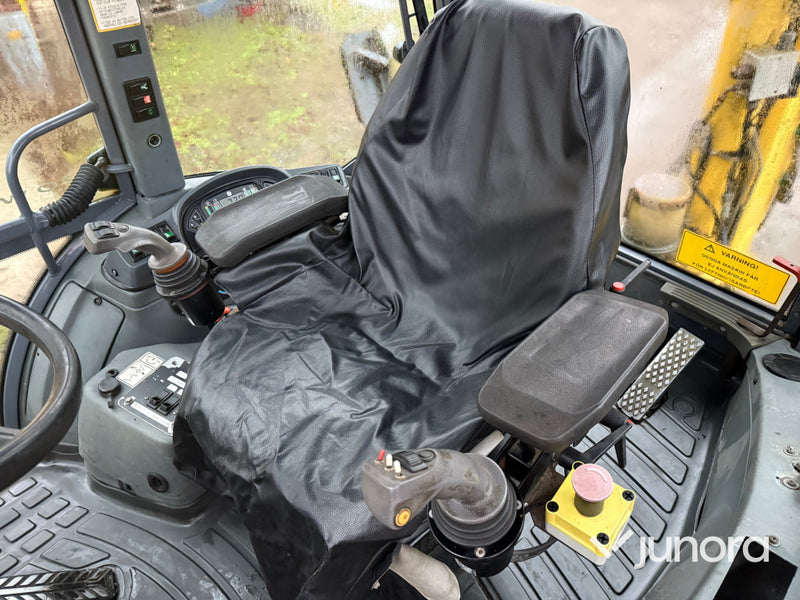 Traktorgrävare - New Holland LB115