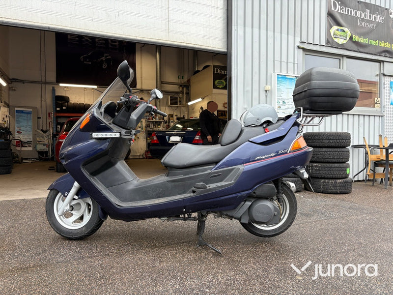 Motorcykel Yamaha YP250D SG 02