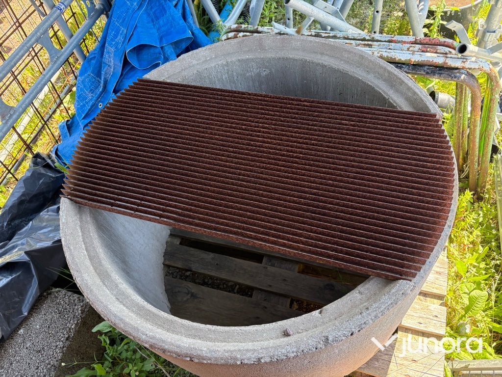 Betonggrill med grillgaller