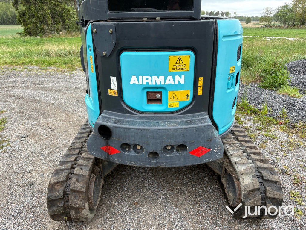 Grävmaskin Airman AX38U-6 med redskap