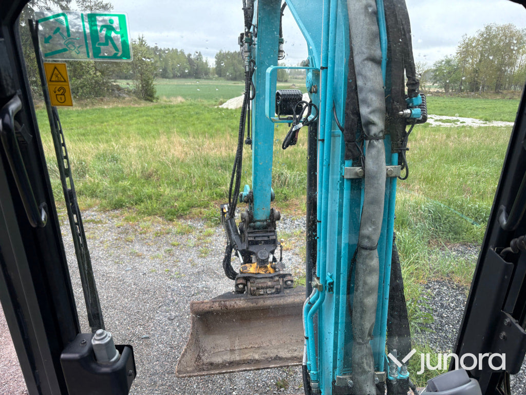 Grävmaskin Airman AX38U-6 med redskap