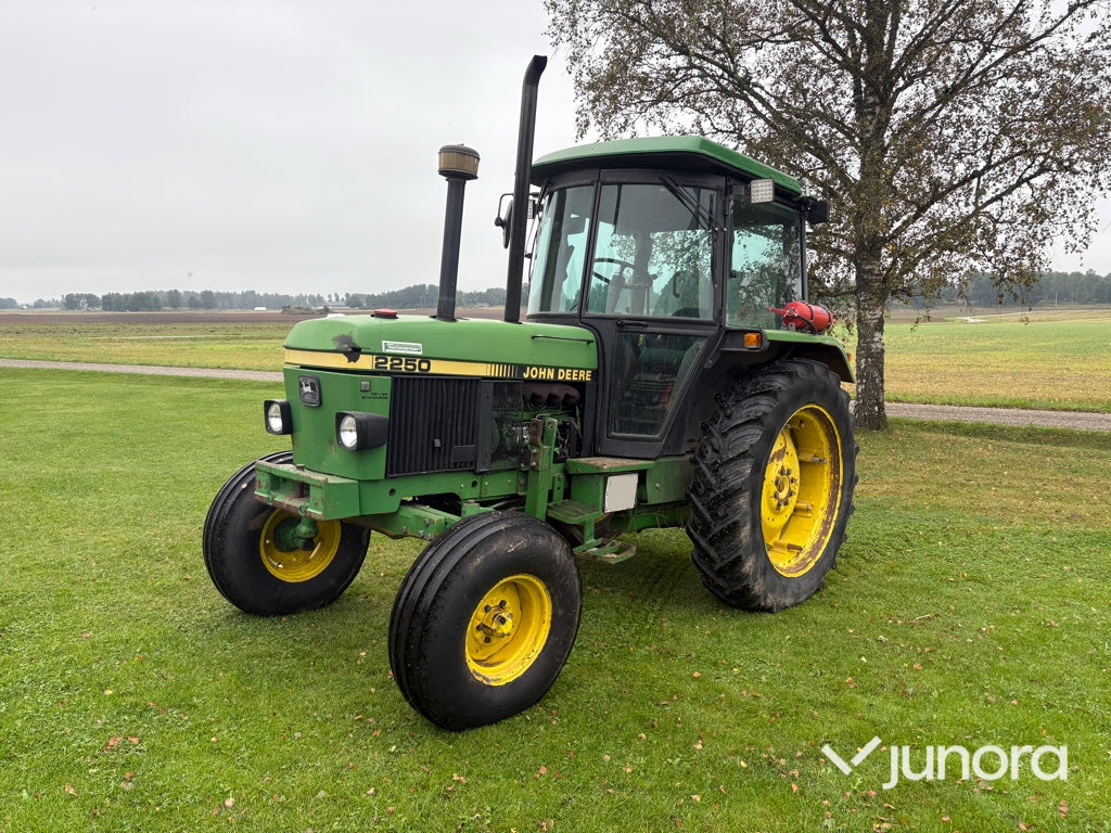 Traktor John Deere 2250