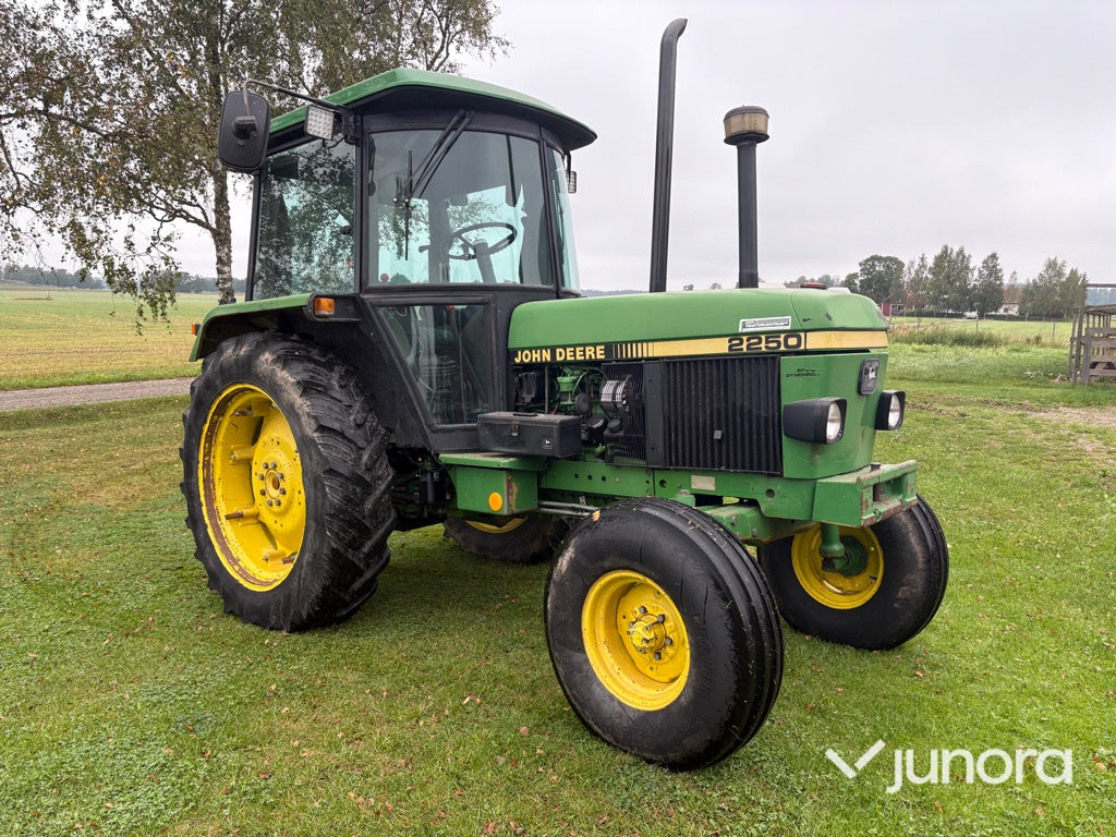Traktor John Deere 2250