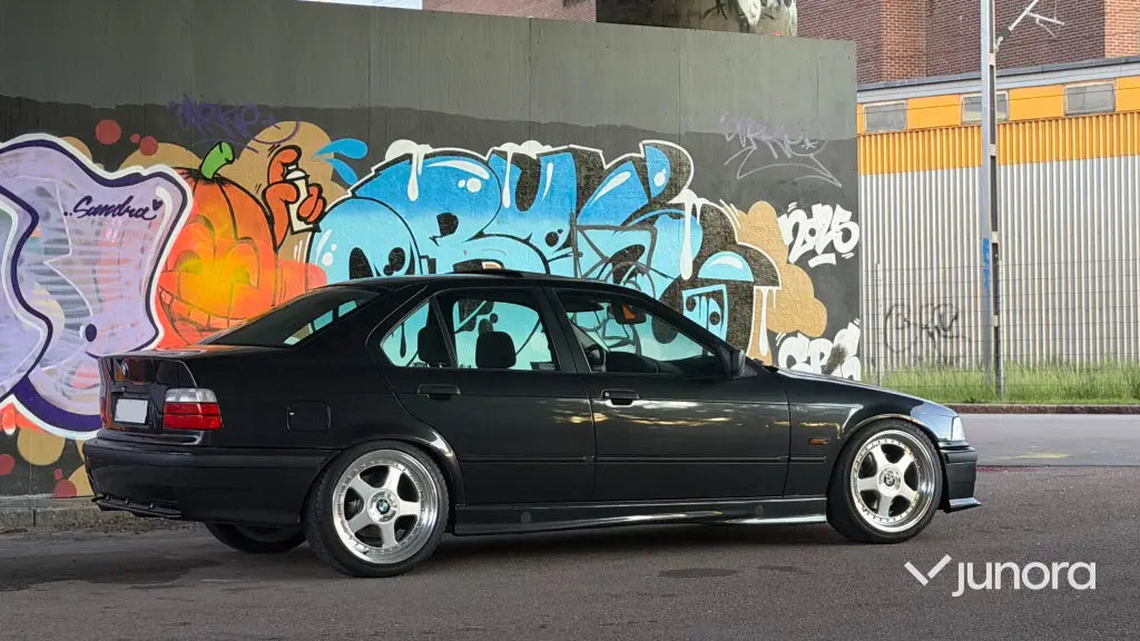 Personbil - BMW 320i med taklucka