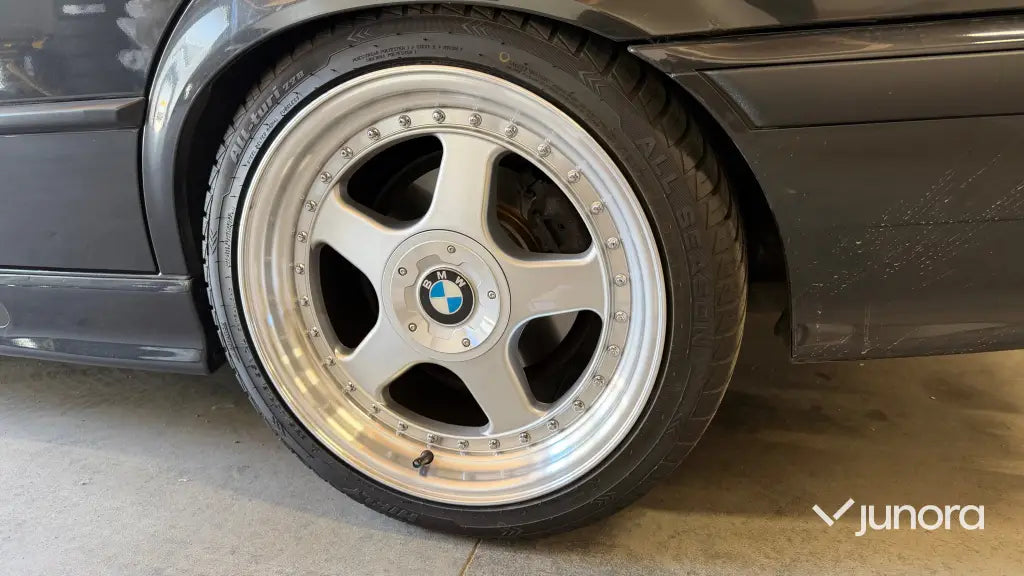 Personbil - BMW 320i med taklucka