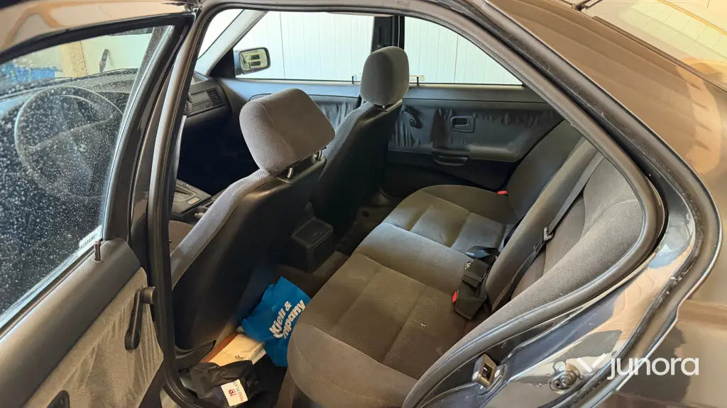 Personbil - BMW 320i med taklucka