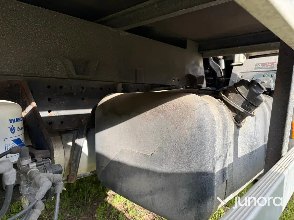 Lastbil - Iveco 80E18 med högt skåp