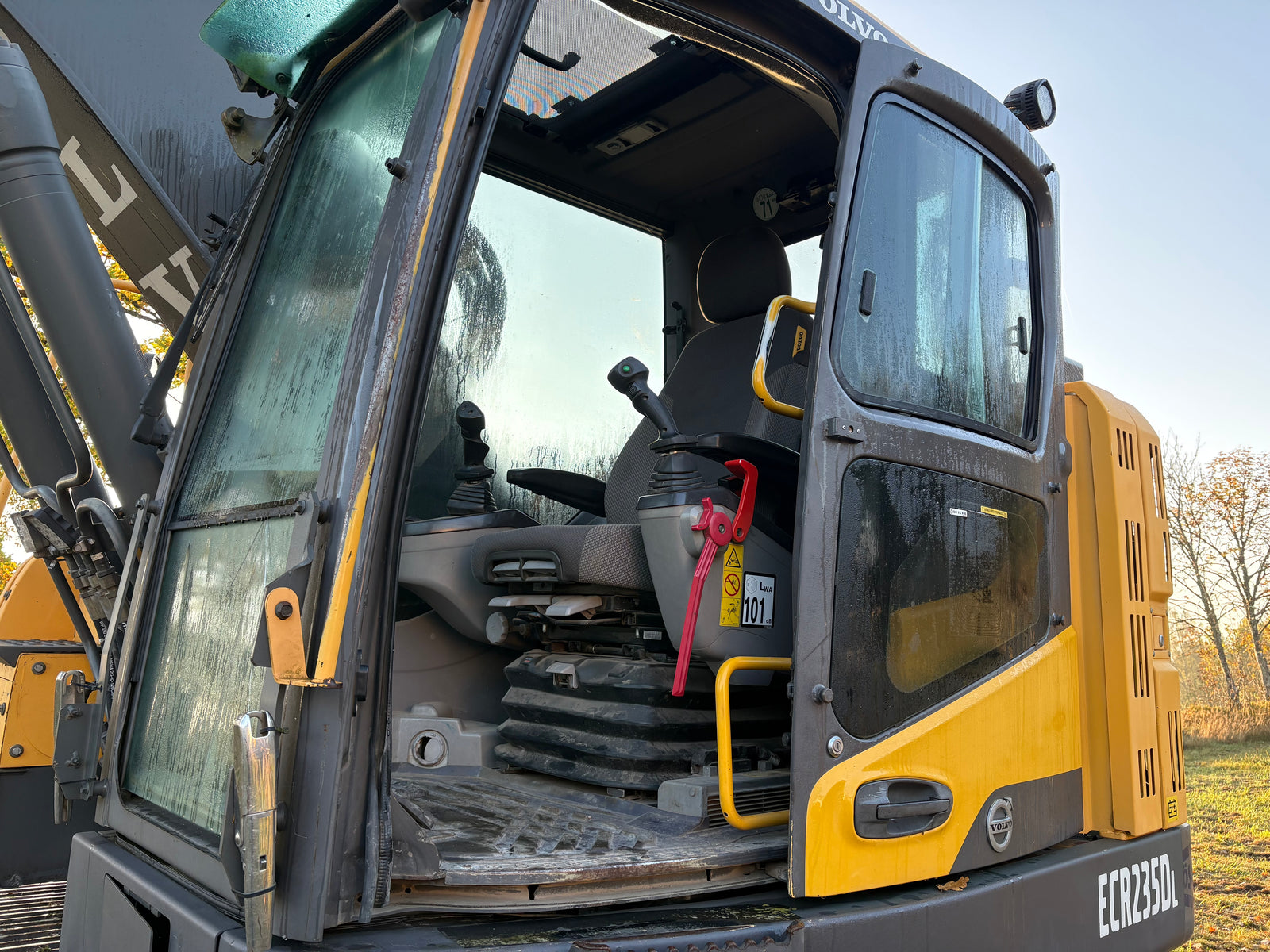 Bandgrävare - Volvo ECR235DL med tiltrotator