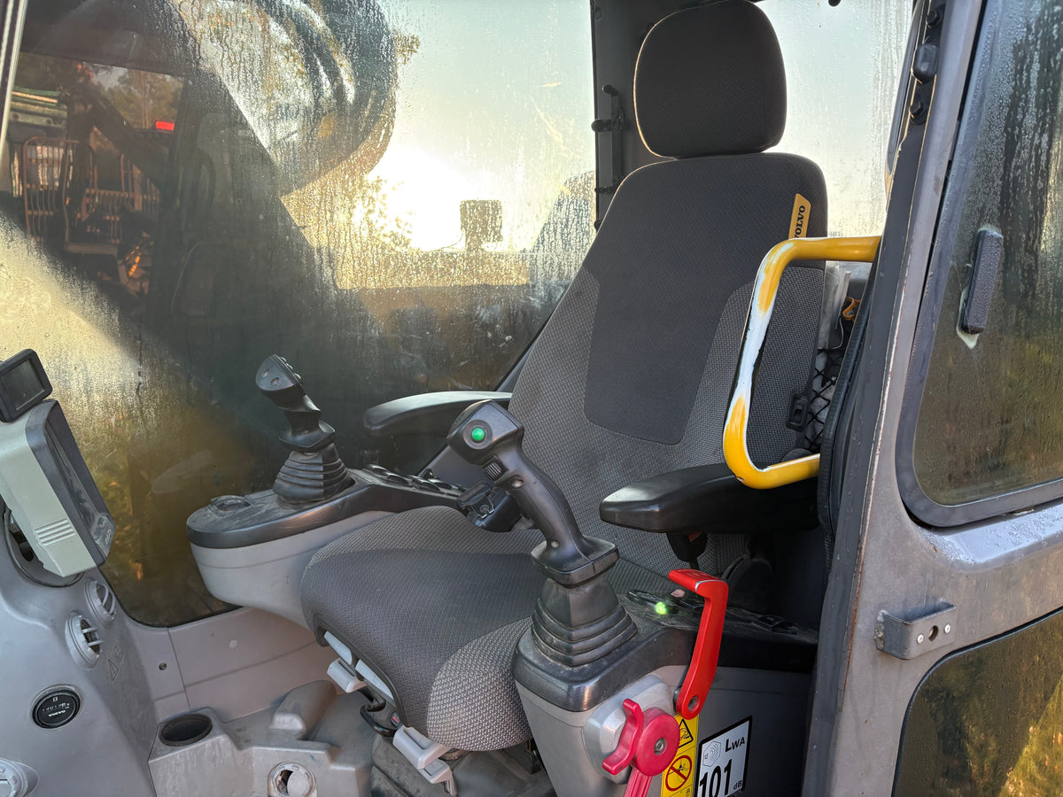 Bandgrävare - Volvo ECR235DL med tiltrotator