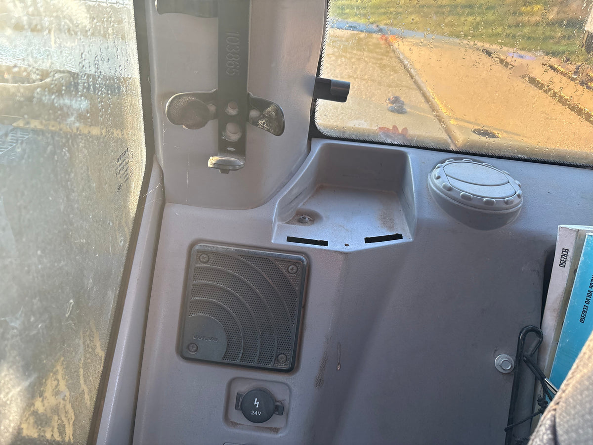 Bandgrävare - Volvo ECR235DL med tiltrotator