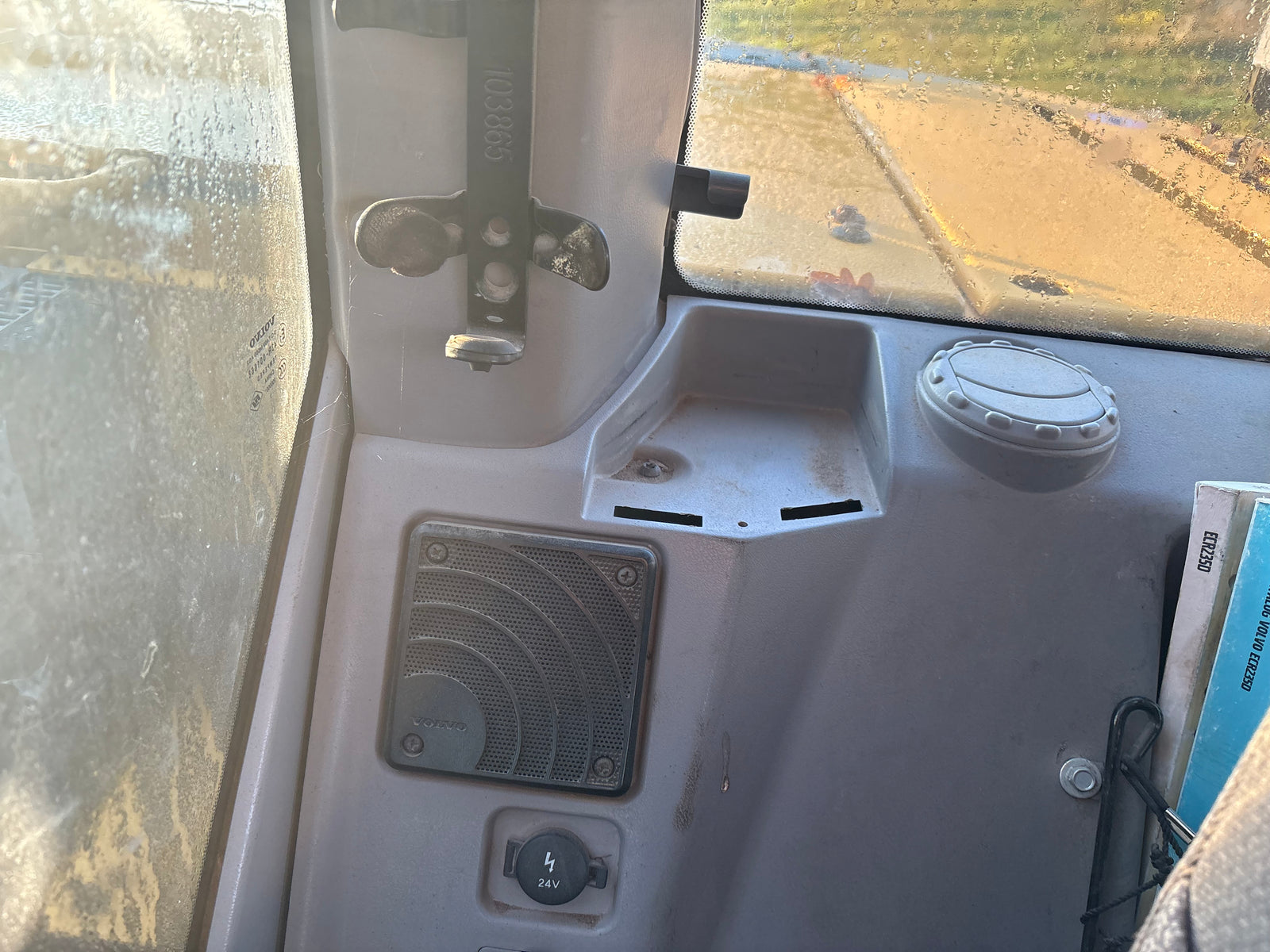 Bandgrävare - Volvo ECR235DL med tiltrotator