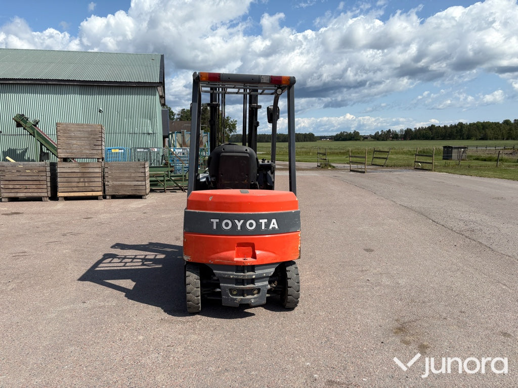 TOYOTA EL TRUCK
