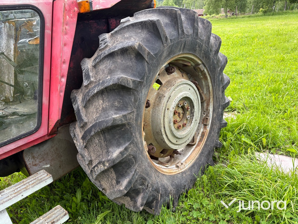 Traktor - Massey Ferguson, 595