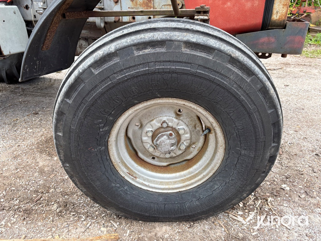 Traktor - Massey Ferguson, 595