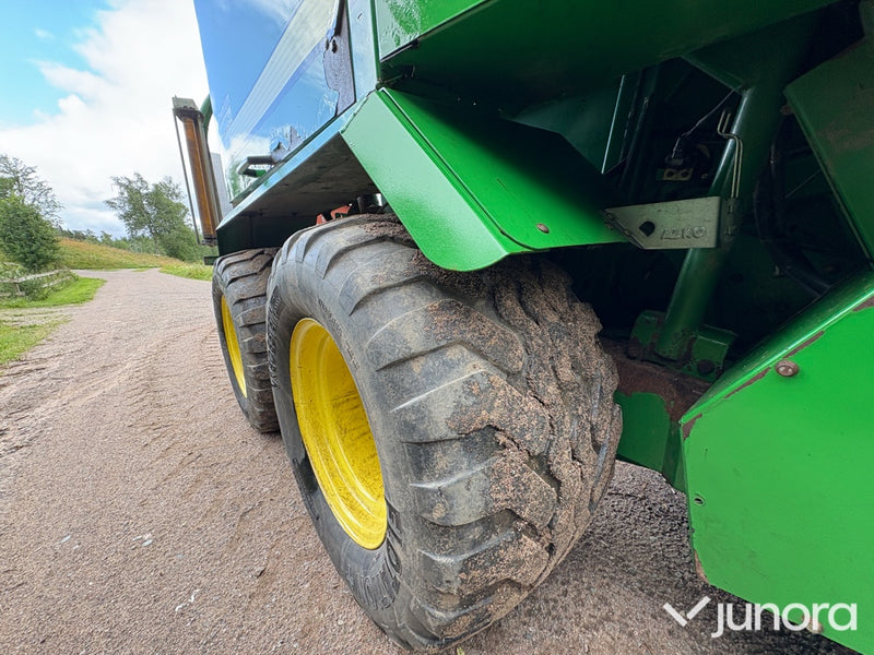 Balspress John Deere 678