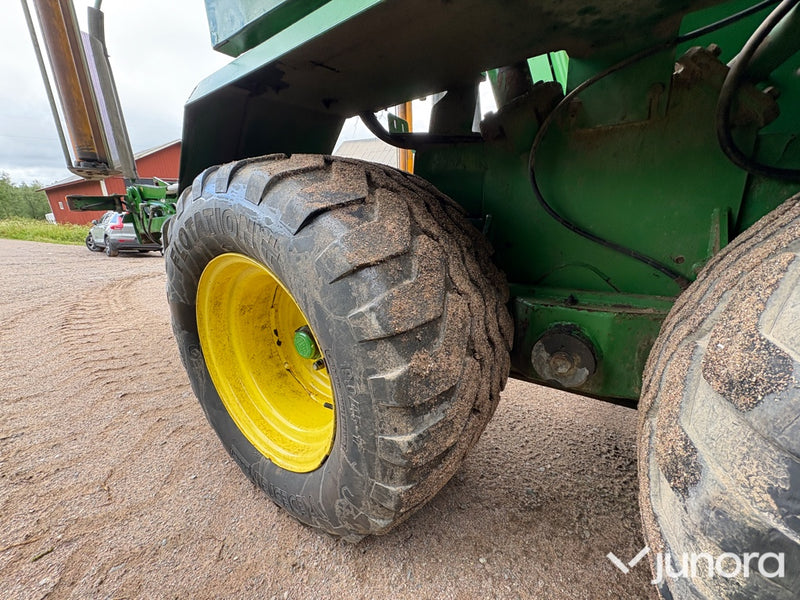 Balspress John Deere 678