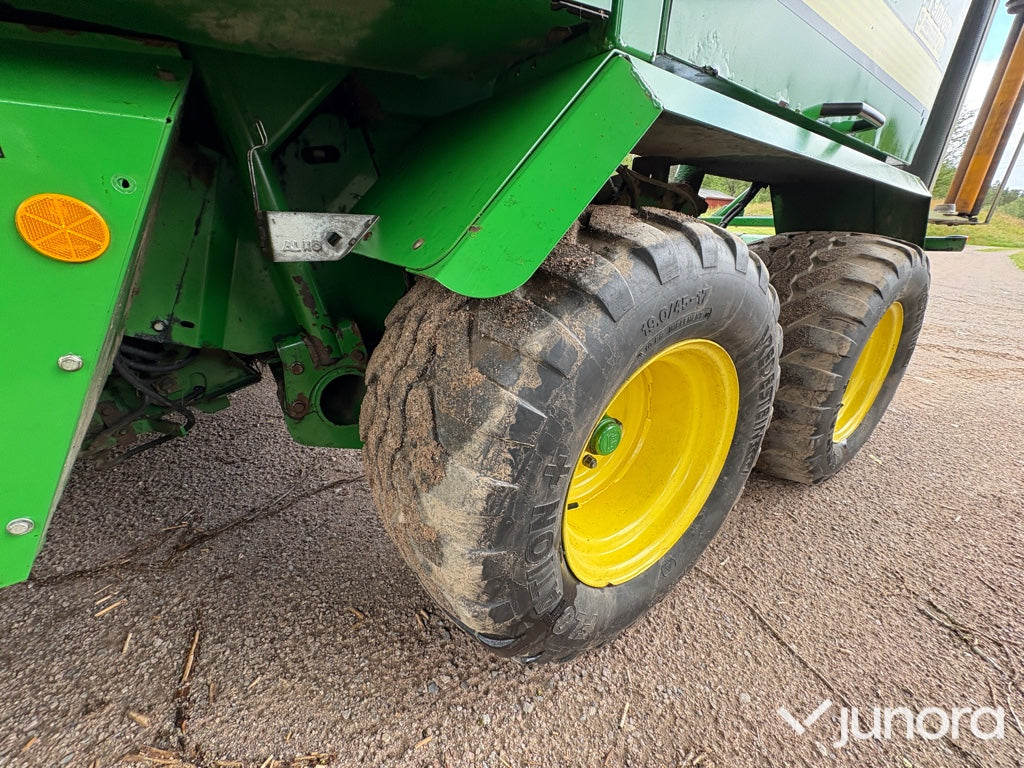 Balspress John Deere 678