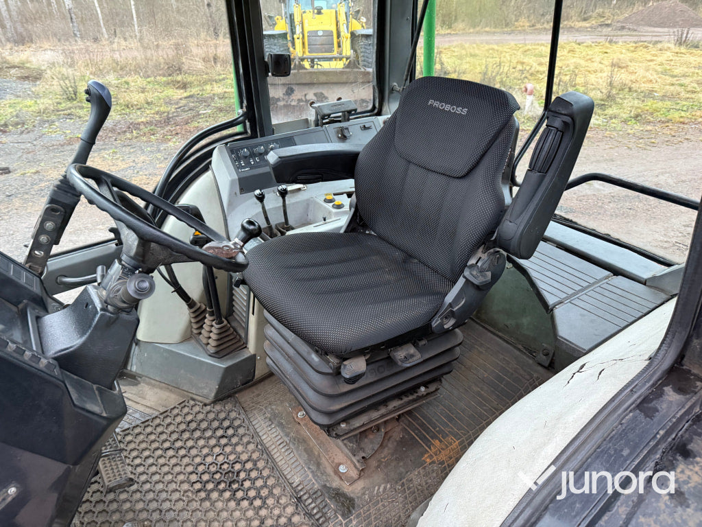 Traktor - Valmet 6300, Skogsutrustad