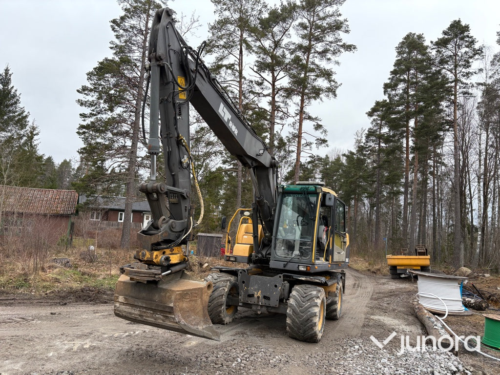 Hjulgrävmaskin-VOLVO EW160C med släp
