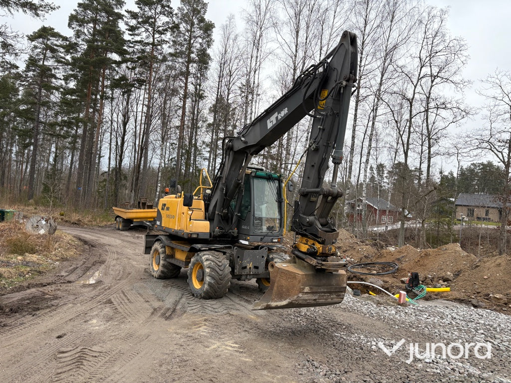 Hjulgrävmaskin-VOLVO EW160C med släp