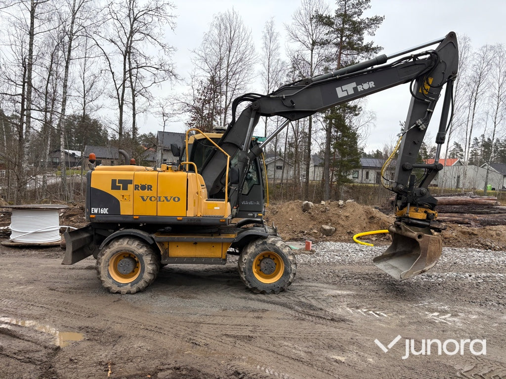 Hjulgrävmaskin-VOLVO EW160C med släp