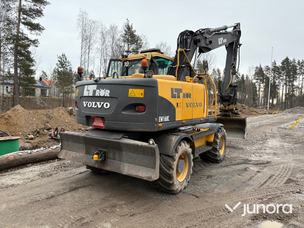Hjulgrävmaskin-VOLVO EW160C med släp