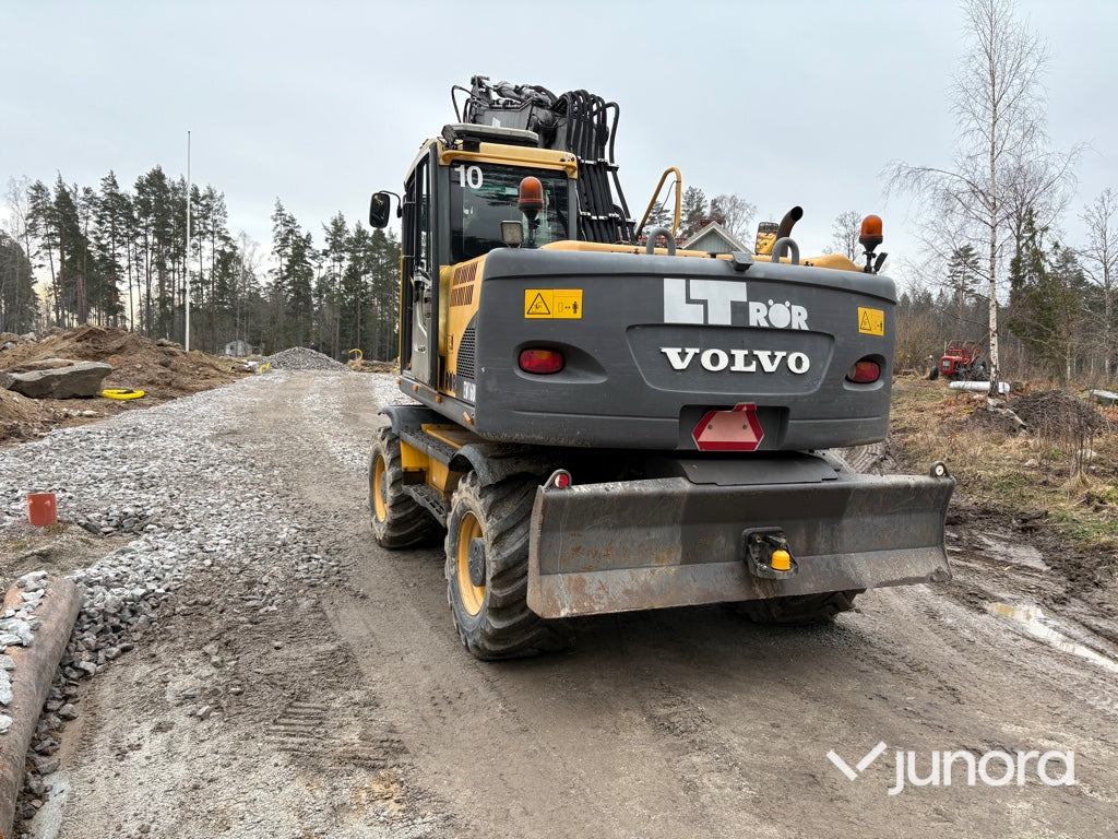 Hjulgrävmaskin-VOLVO EW160C med släp
