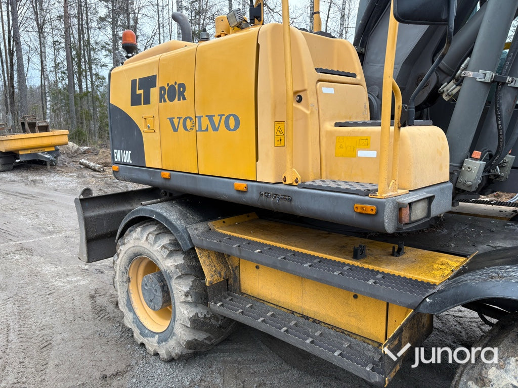 Hjulgrävmaskin-VOLVO EW160C med släp