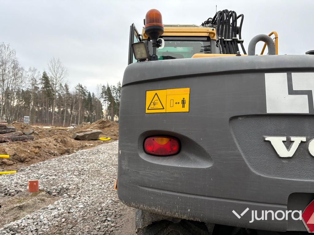 Hjulgrävmaskin-VOLVO EW160C med släp