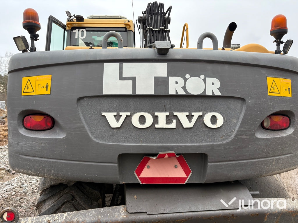 Hjulgrävmaskin-VOLVO EW160C med släp