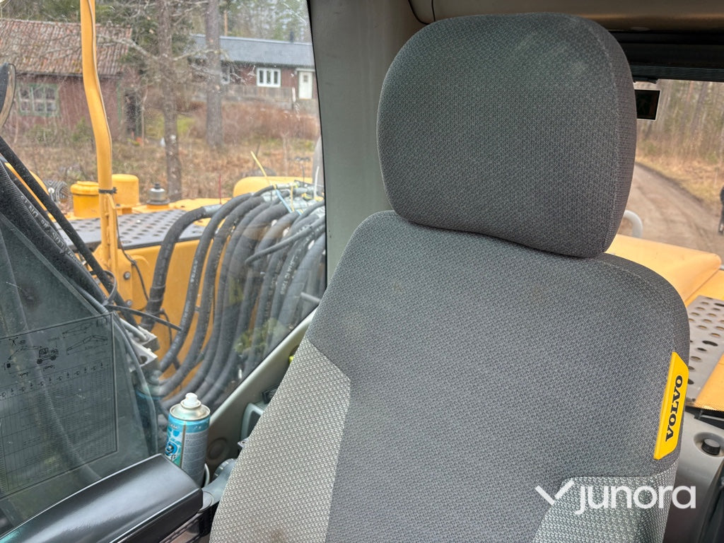 Hjulgrävmaskin-VOLVO EW160C med släp
