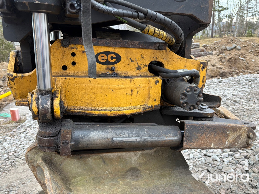 Hjulgrävmaskin-VOLVO EW160C med släp