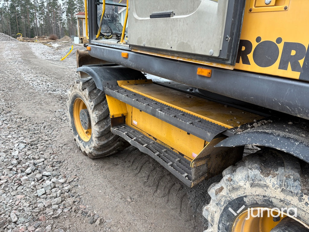 Hjulgrävmaskin-VOLVO EW160C med släp