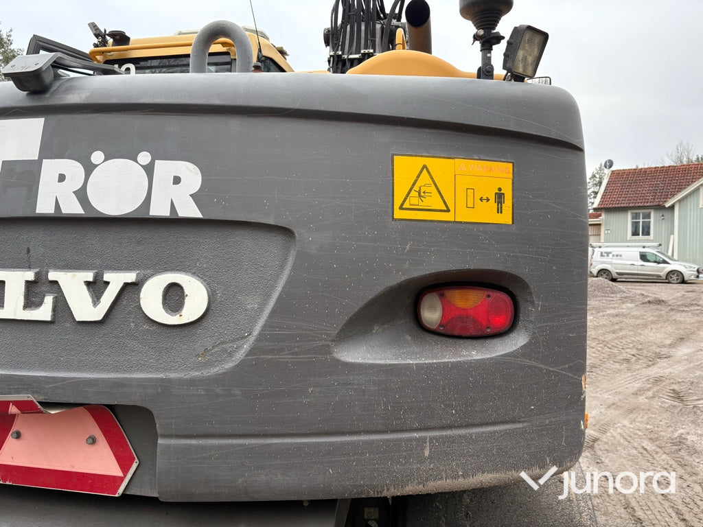 Hjulgrävmaskin-VOLVO EW160C med släp