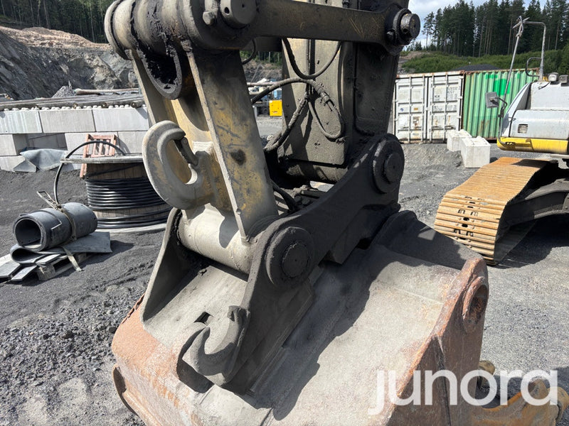 Bandgrävare - New Holland E305